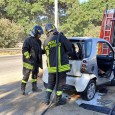 Attimi di paura per una nostra compaesana ,  questa mattina sulla SS113 via Messina Marina , nei pressi del deposito AMAP. Un’autovettura Smart Mercedes  ha preso fuoco la conducente non si era accorta...