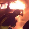 I carabinieri indagano su incendio che si è sviluppato nell’autocarrozzeria “Mangano e Morici” di Villabate, in provincia di Palermo.Le fiamme distruggevano sette autovetture. Alcune auto era da rottamare altre invece dovevano essere riparate....