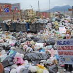 RIFIUTI: NAPOLI; PROTESTA DONNE, BLOCCATO CORSO V. EMANUELE