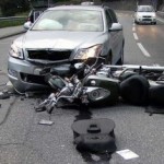 incidente-frontale-auto-moto-400x215